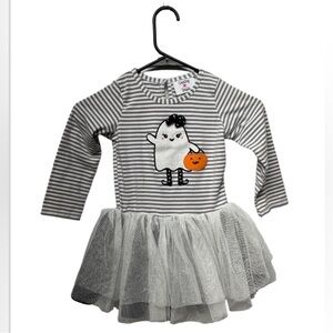 Counting Daisy’s Halloween‎ outfit